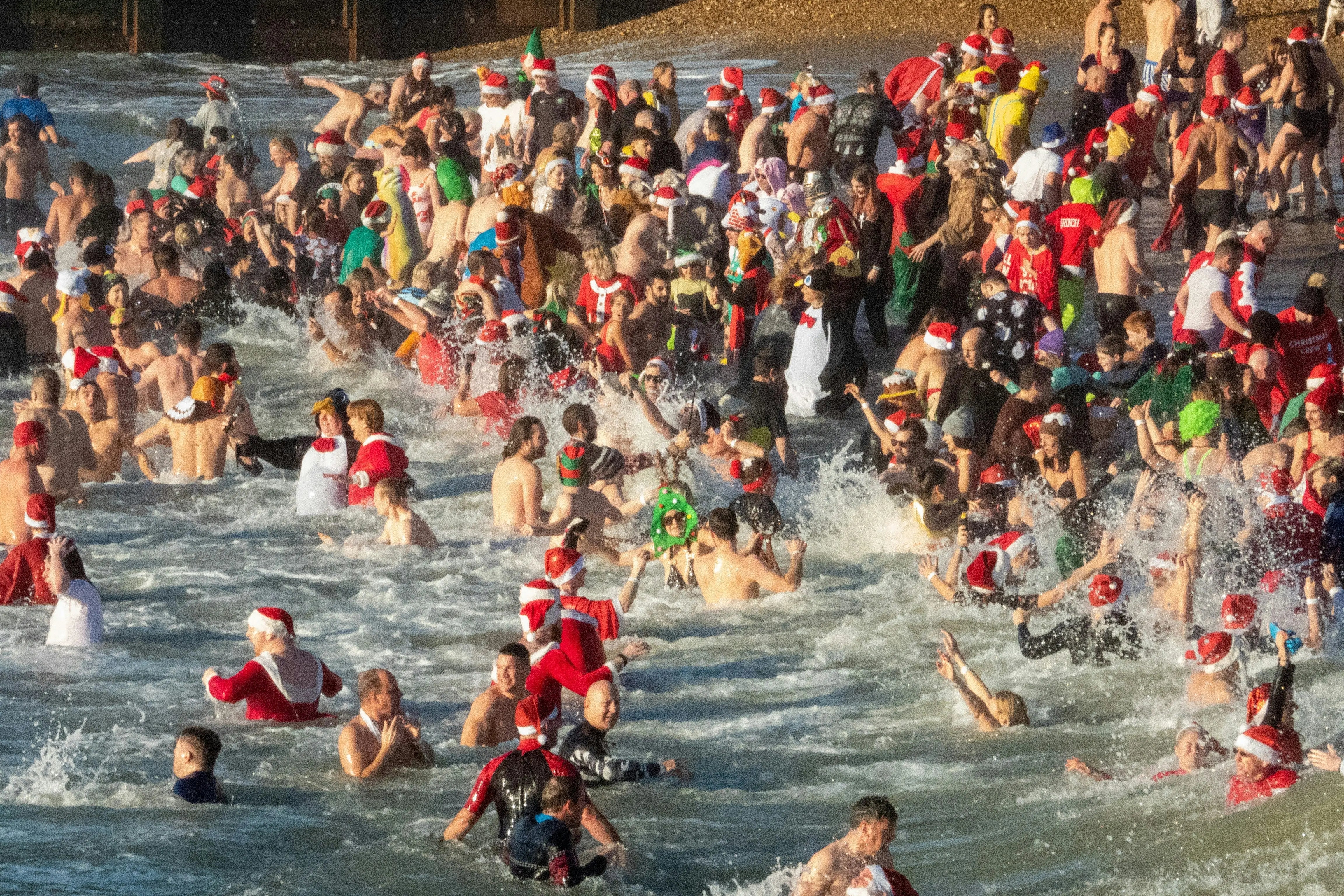 Best Christmas Gifts Under $100 for Adventurous Friends - Nomadique Co