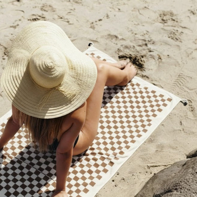 Brown_beach_towel_with_zip_pocket australia
