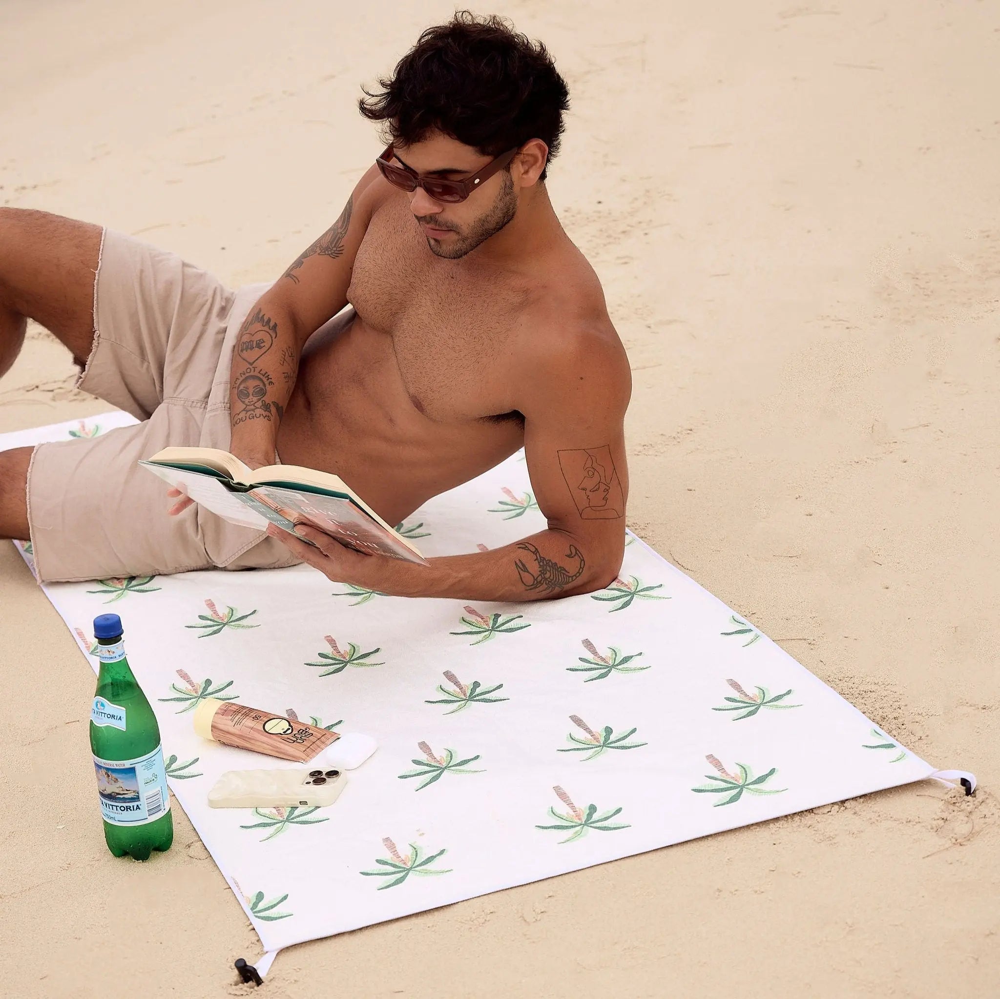 What Makes the Best Travel Towel (And What to Avoid) - Nomadique Co