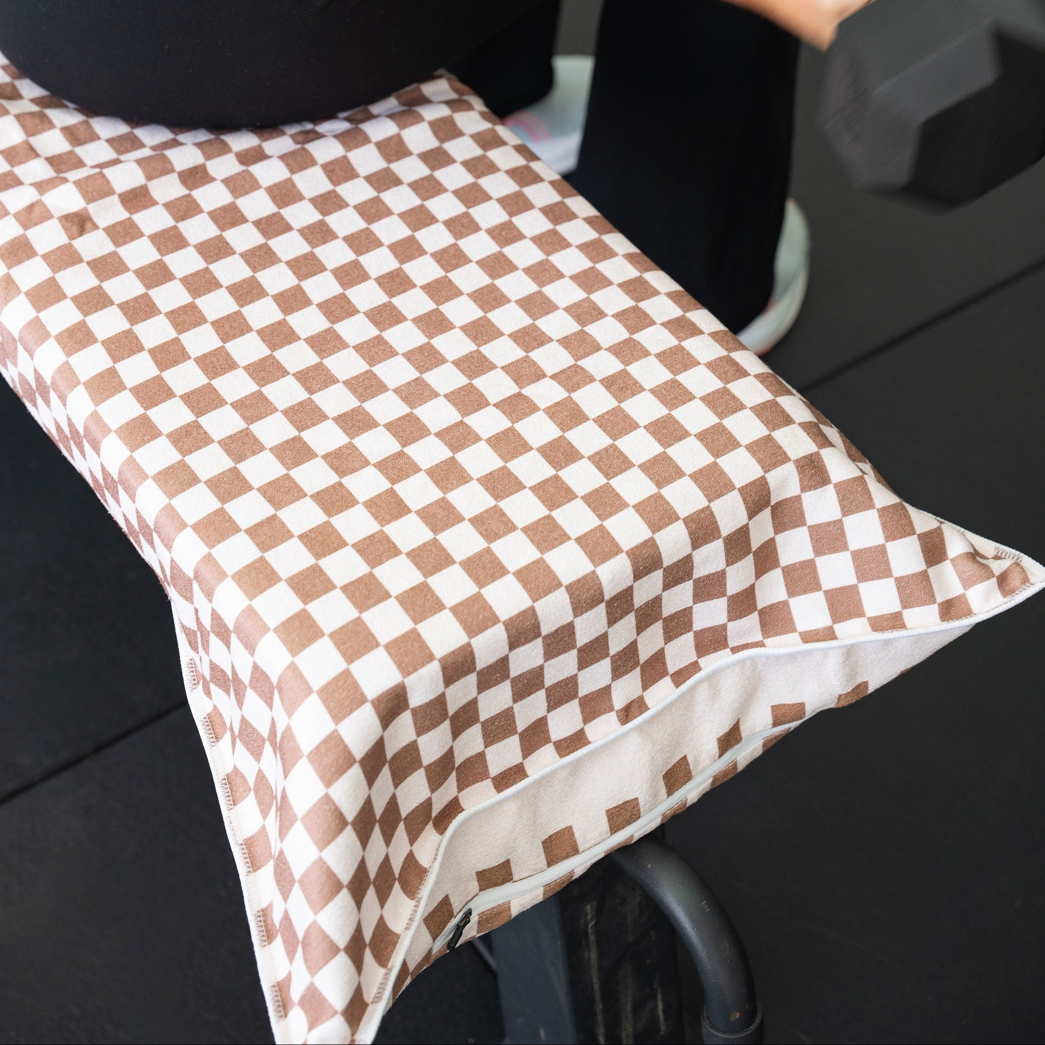 Gym Towel with Hood and Pocket - Espresso